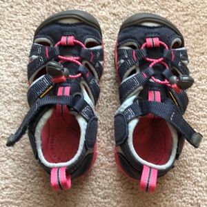 Keen. Toddler girl. Excellent condition. Size 9 💕
